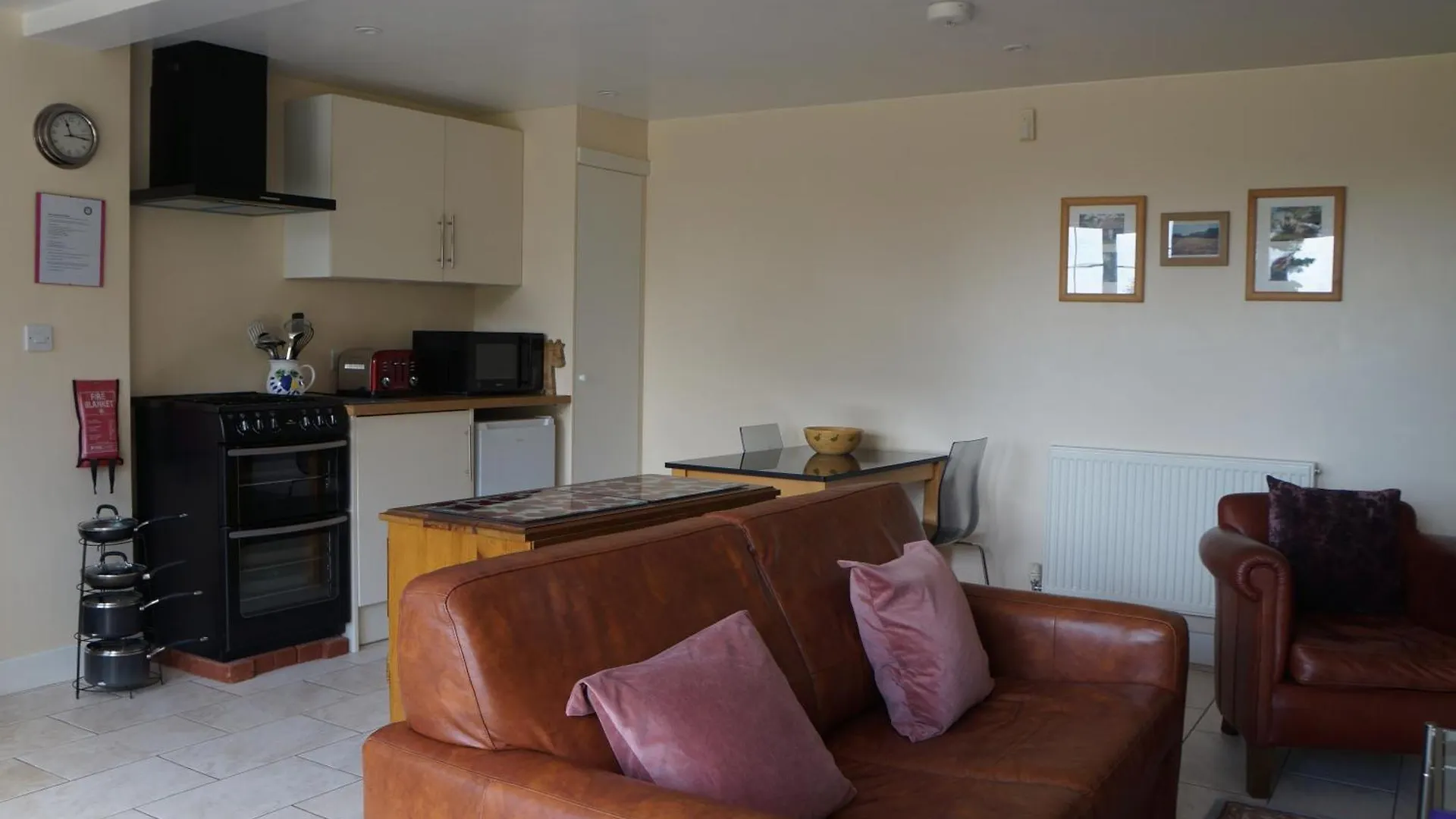 Burraton Cob Villa Exeter 0*,  United Kingdom